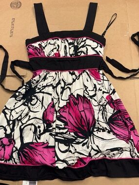 Y2K 2000s fashion Black & White Floral Tank Top with Hot Pink Accents early Y2K